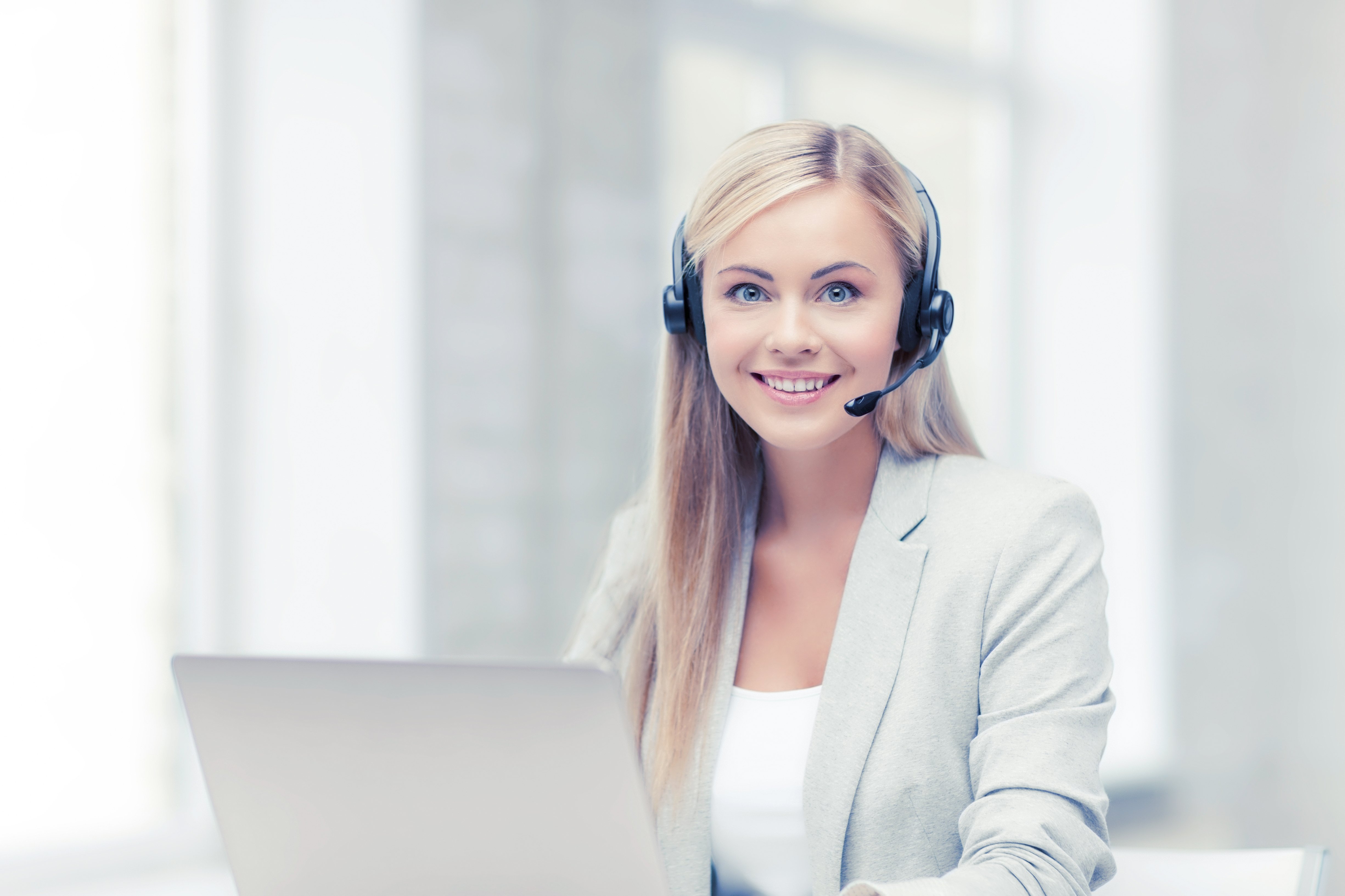 What Are the Qualities and Skills of a Great Receptionist?